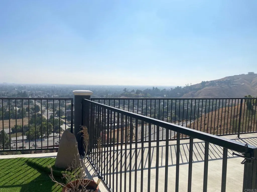 449 Skylark Dr, San Bernardino, California 92405 home-pic-24